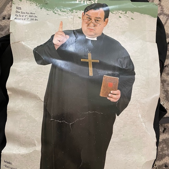 Priest Costume - Picture 1 of 3